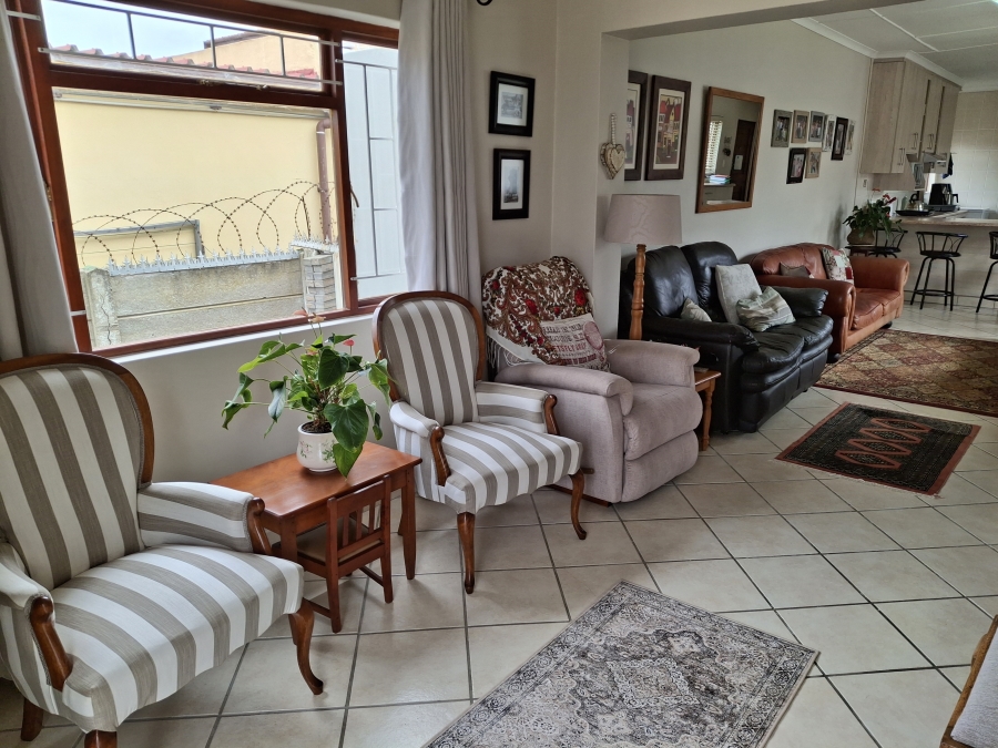 5 Bedroom Property for Sale in Hartenbos Central Western Cape